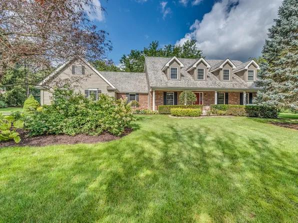 6607 Cobblestone Ln, Long Grove, IL 60047