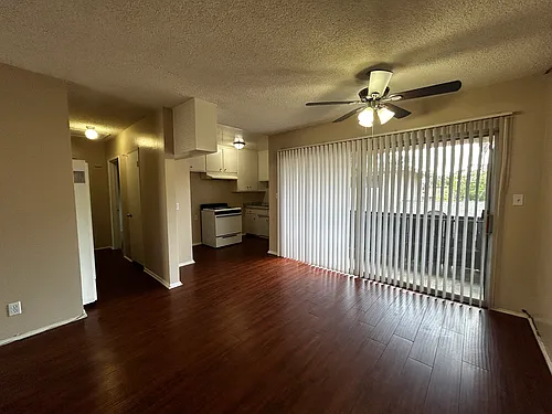 882 N Los Robles Ave #5 Photo 1