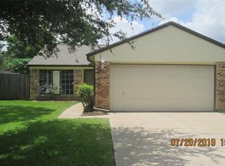 435 El Toro Ln, Webster, TX 77598