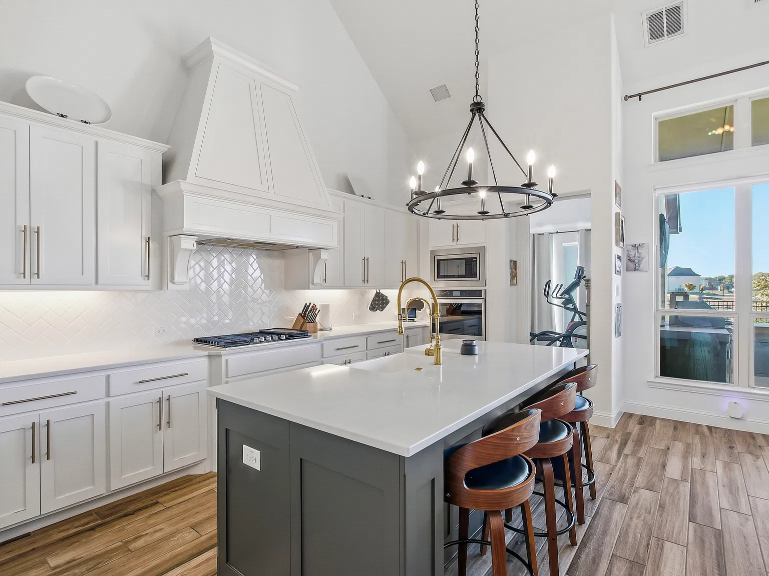 4 bed, 3446 sqft, $4,500 — Photo 1