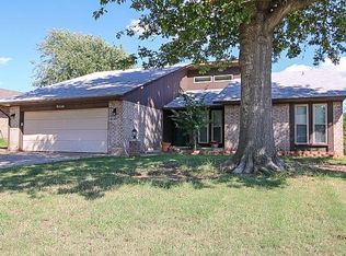 9804 Honeysuckle Rd, Oklahoma City, OK 73159