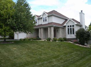 9239 Forest Ridge Dr, Roscoe, IL 61073