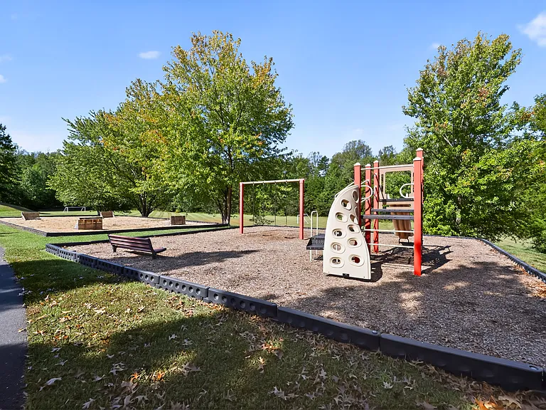 Brittany Commons Apartments — Photo 47