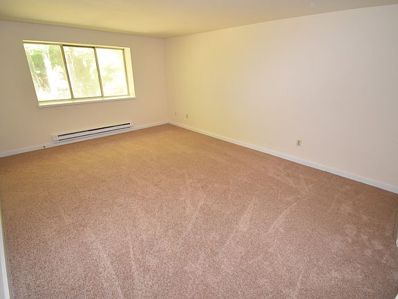 4th image of 36 Chatfield St #Ch-09