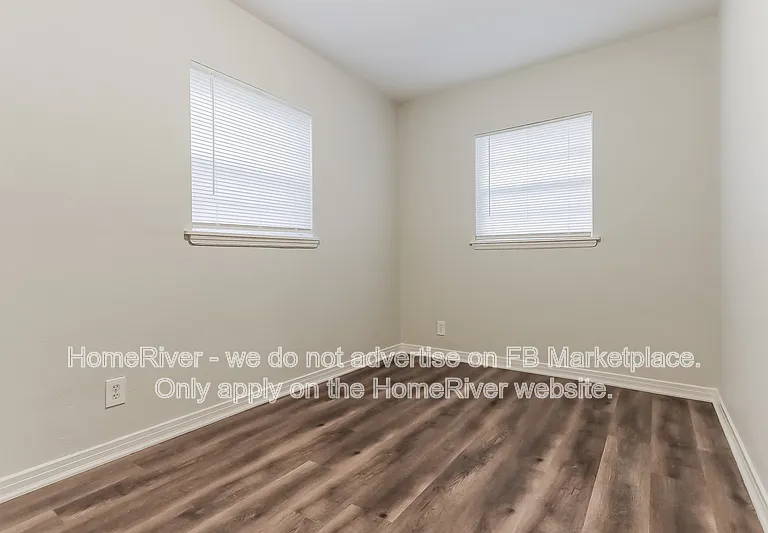 4523 Dolphin Dr — Photo 11
