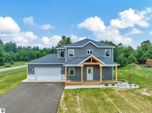 6352 Jeffrey Pl, Grawn, MI 49637