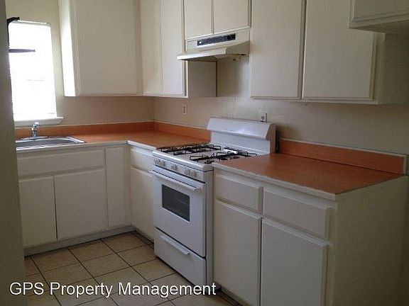 3rd image of 735 S Sacramento St APT 1