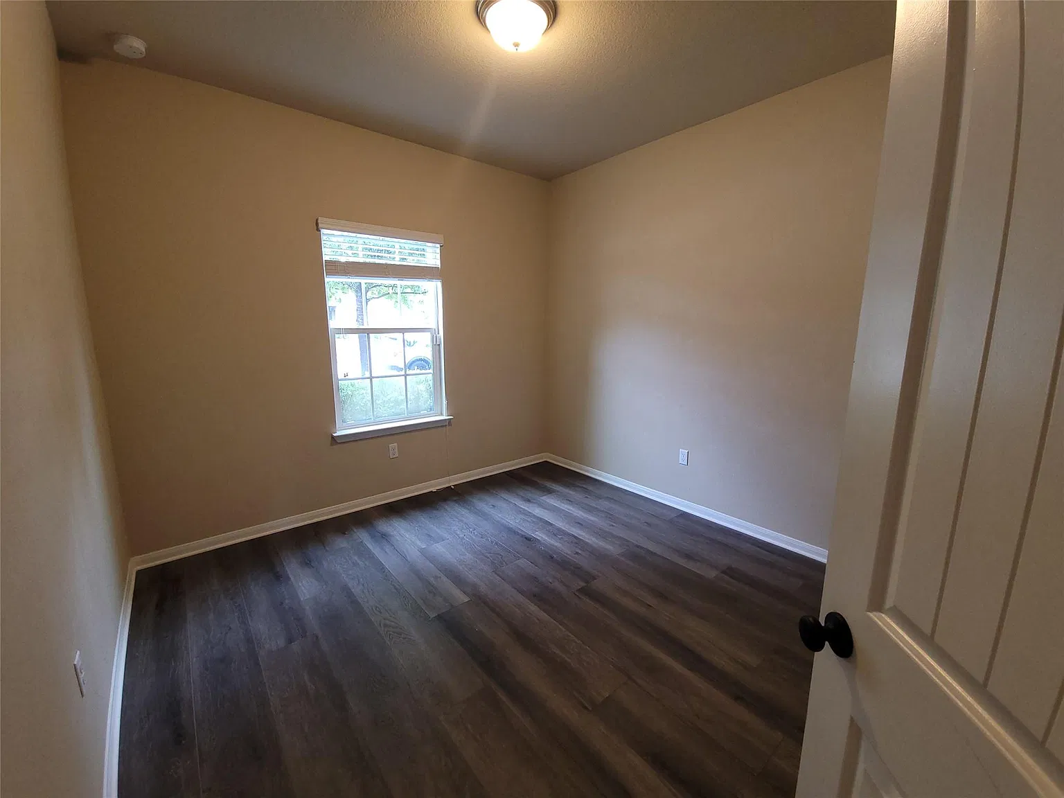 3 bed, 2.0 bath, 1580 sqft, $2,000 — Photo 4