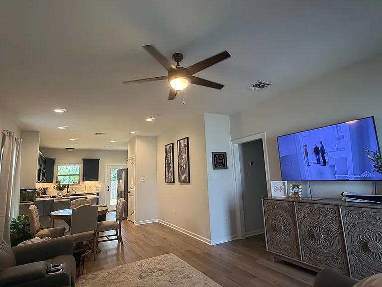 106 Lightbourne Dr — Photo 5