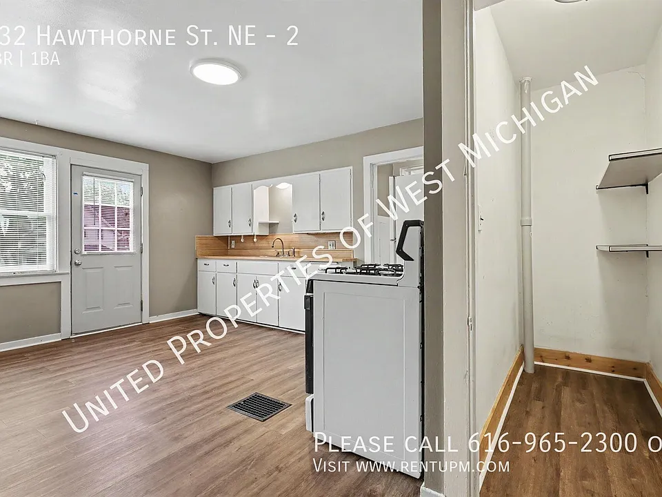 632 Hawthorne St NE #2