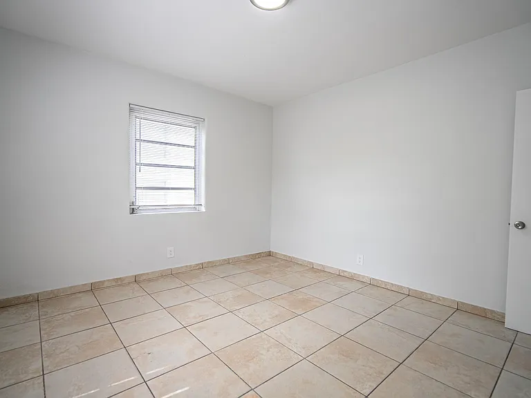 1208 71st St #8 — Photo 12