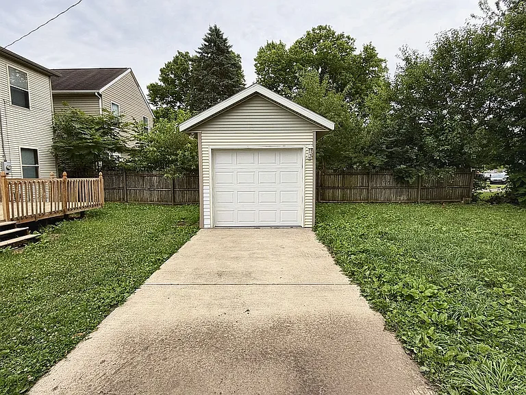 523 W Mulberry St — Photo 17