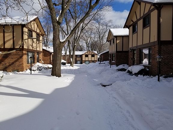 5th image of 18W273 Standish Ln