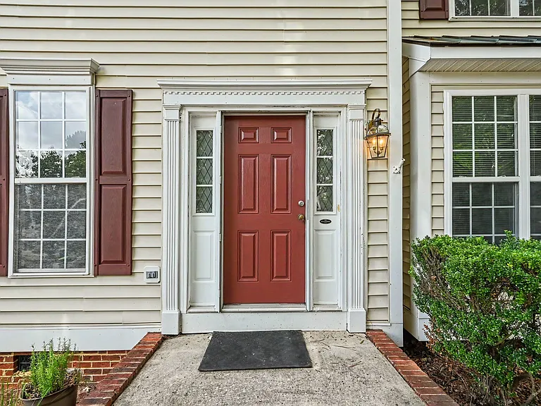 1203 Fairfax Woods Dr — Photo 4