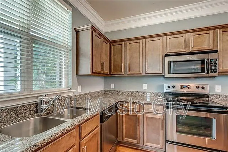 2 bed, 2.5 bath, 1480 sqft, $2,795 — Photo 2