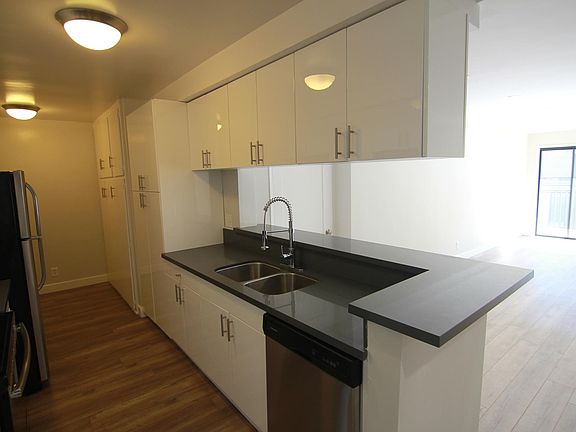 3rd image of 121 1/2 N Hamilton Dr #105