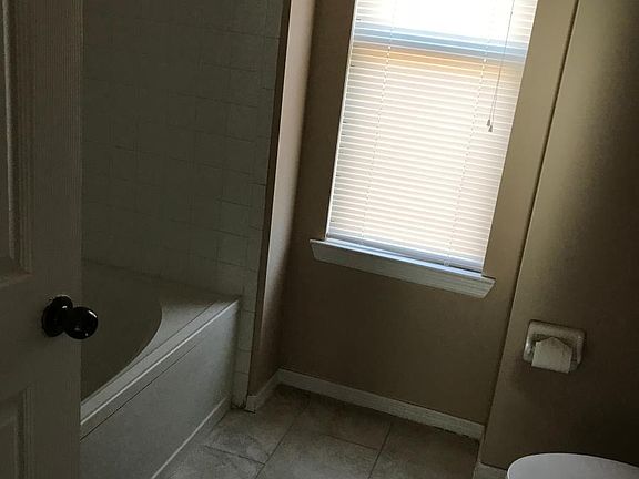Guest bathroom with garden tub