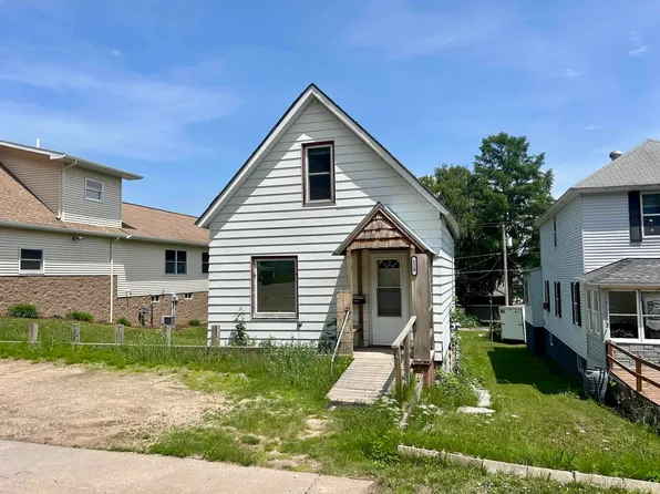 220 W Chocolay St, Munising, MI 49862