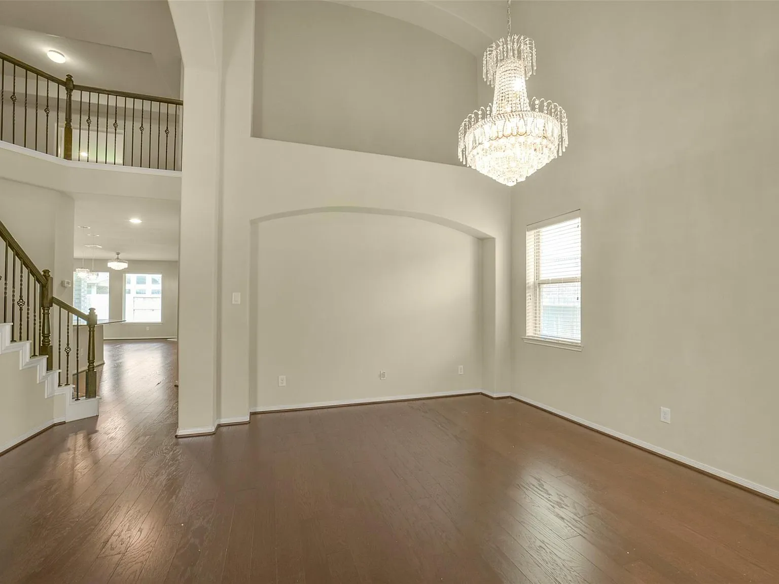 4 bed, 3.5 bath, 3335 sqft, $3,500 — Photo 4