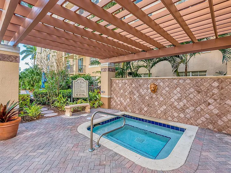 1801 N Flagler Dr #818 — Photo 42