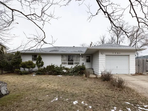1721 17th St S, Fargo, ND 58103
