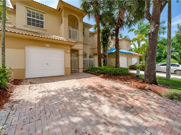 888 NW 170th Ter, Pembroke Pines, FL 33028