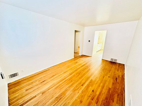 3rd image of 2466-2480 S York St #2B-1Ba-750Sqft
