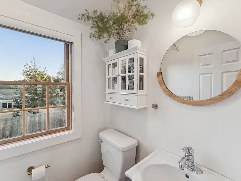 18 Pinetree Dr — Photo 16
