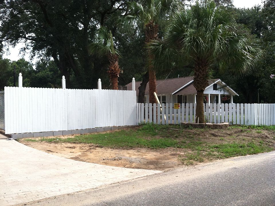 1st image of 1320 E Lansing Dr