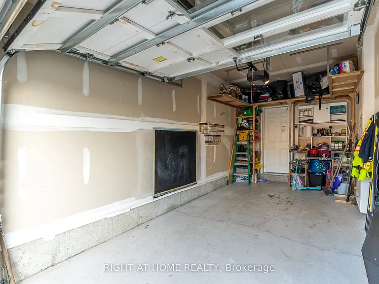 70 Westlake Cres — Photo 23