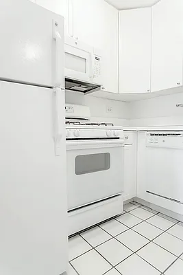 Rented by Olnick Organization | media 7