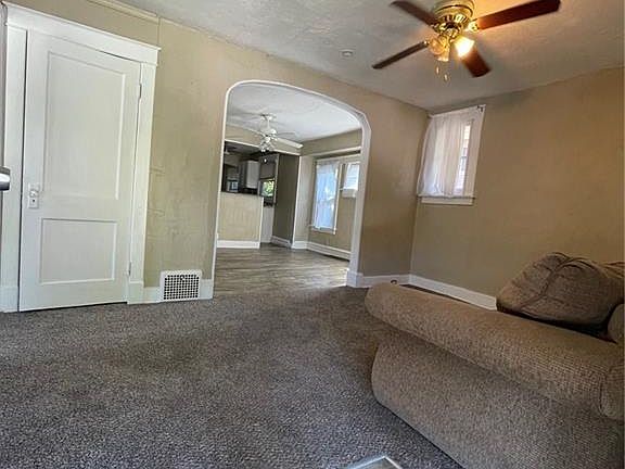 4th image of 4933 Chestnut Ave
