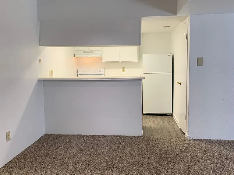 Emerald Cove Apartments — Photo 94
