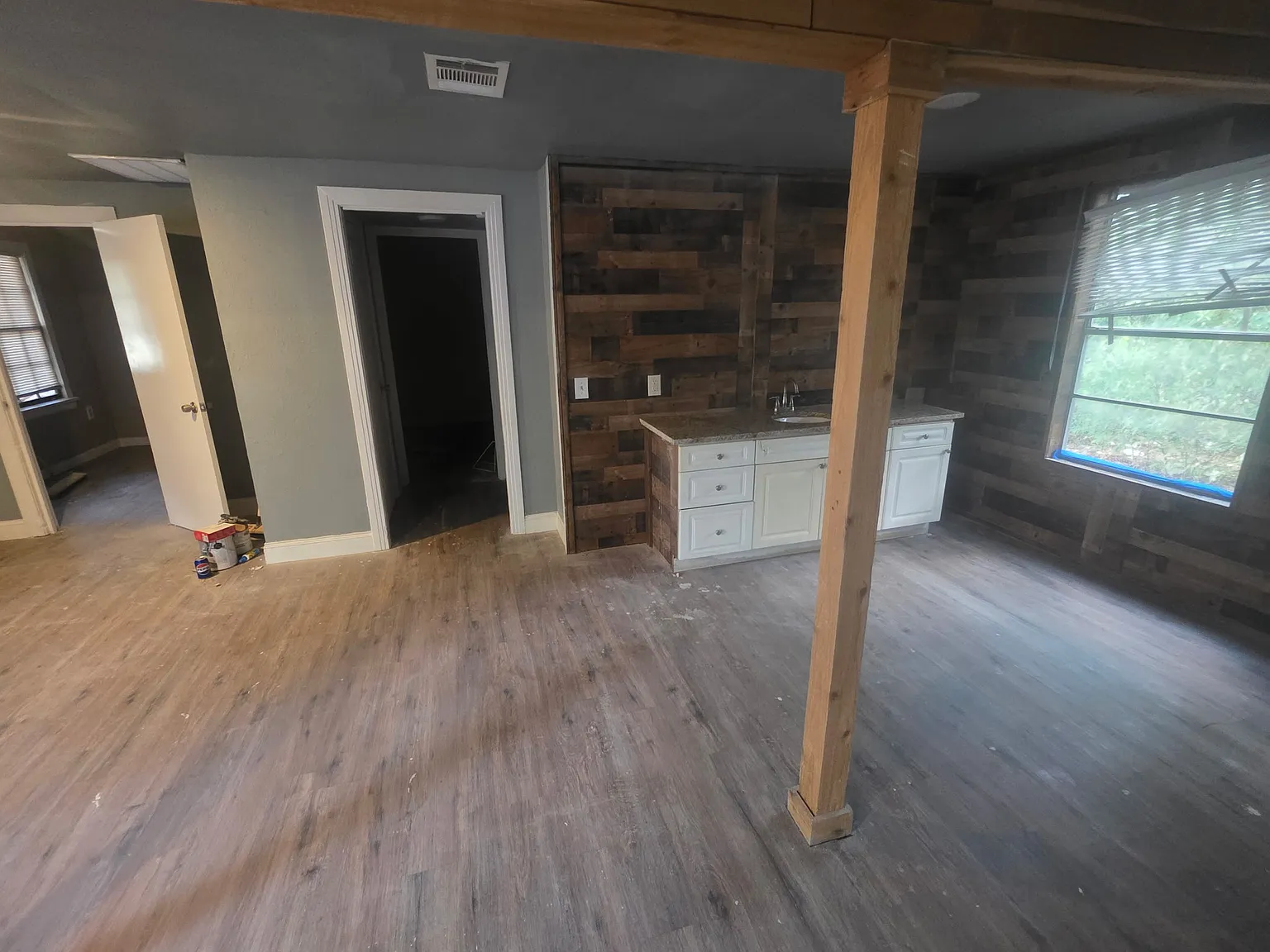 4 bed, 1800 sqft, $2,100 — Photo 2