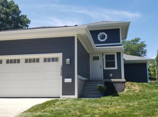 3908 Lower Beaver Rd, Des Moines, IA 50310