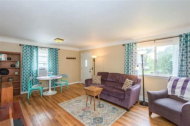 1610 Crescent St — Photo 4