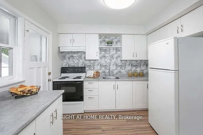 57 Wilstead Dr #MAIN FLOOR — Photo 3