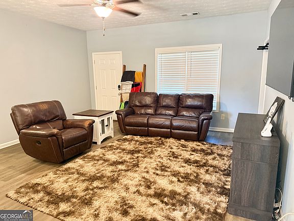 3rd image of 107 Edgemont Ct