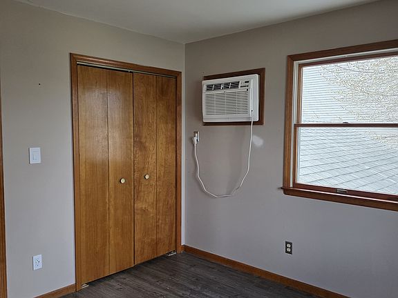 3rd image of 14 Winthrop Rd