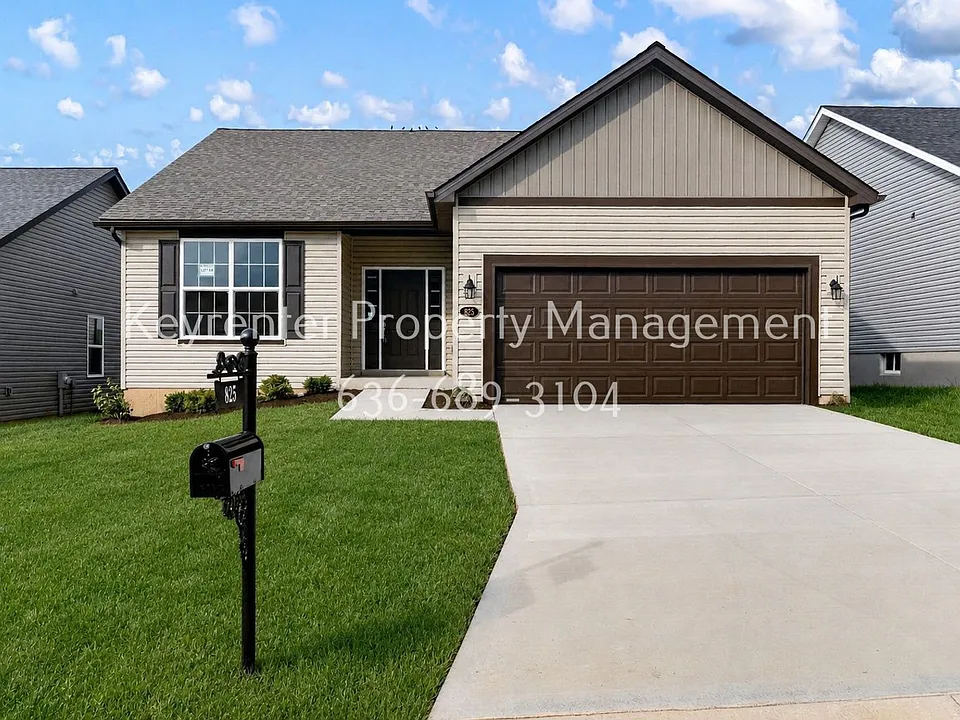 825 Cedarwood Dr