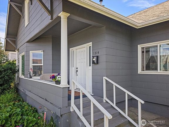 3rd image of 1314 S Cushman Avenue