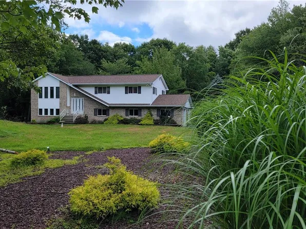 786 Clearview Dr, Long Pond, PA 18334