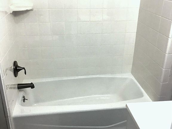 5th image of 407 E Ellis Ave