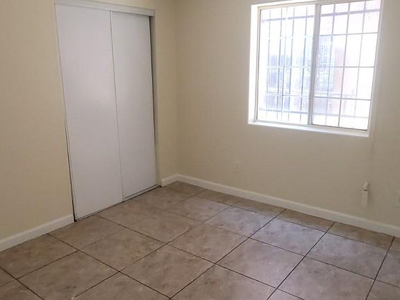 5th image of 10406 Wilmington Ave