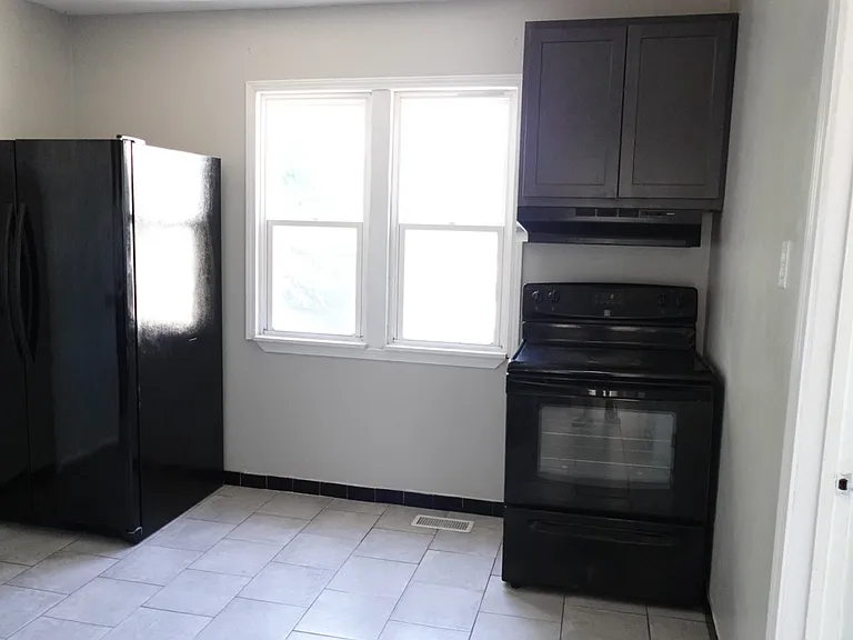 472 Michigan Ave #2 — Photo 7