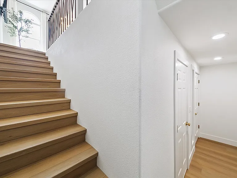 150 S Straughan Ave — Photo 34