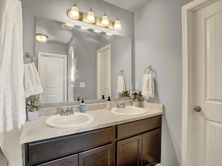 10659 Traders Pkwy — Photo 18