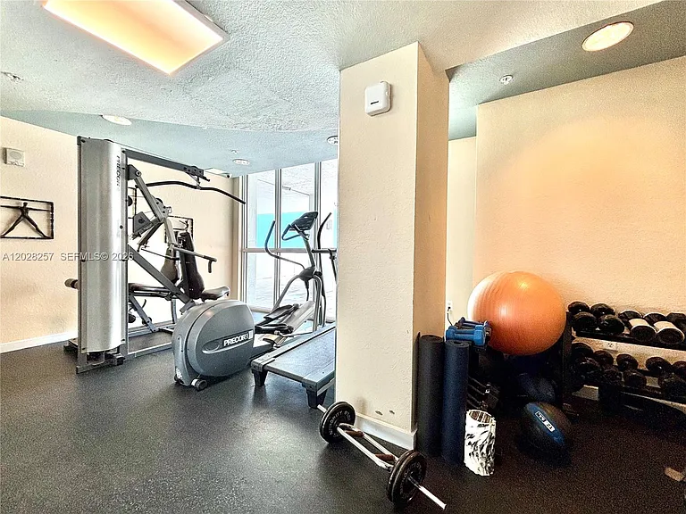 500 NE 29th St #601 — Photo 35