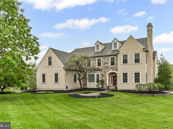 2 Remington Ln, Malvern, PA 19355