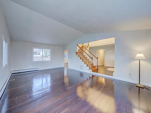 5th image of 2888 Loch Haven Dr
